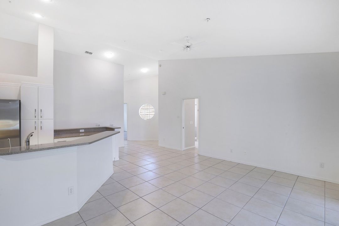 97 Silver Oaks Cir #2203, Naples, FL 34119