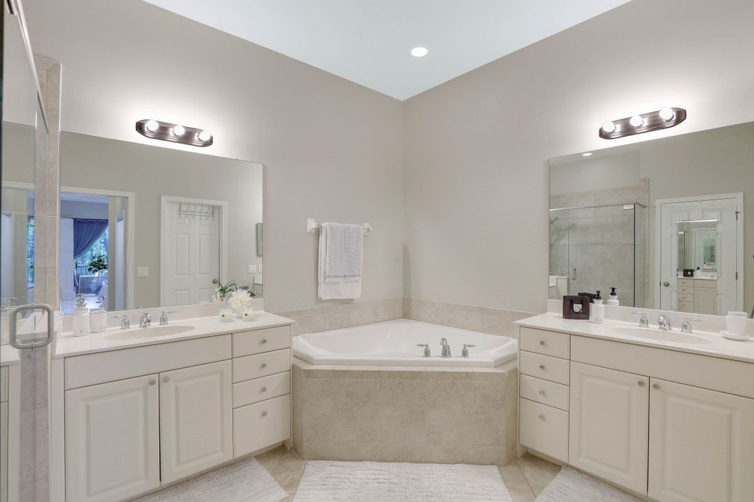 7874 Clemson St #202, Naples, FL 34104