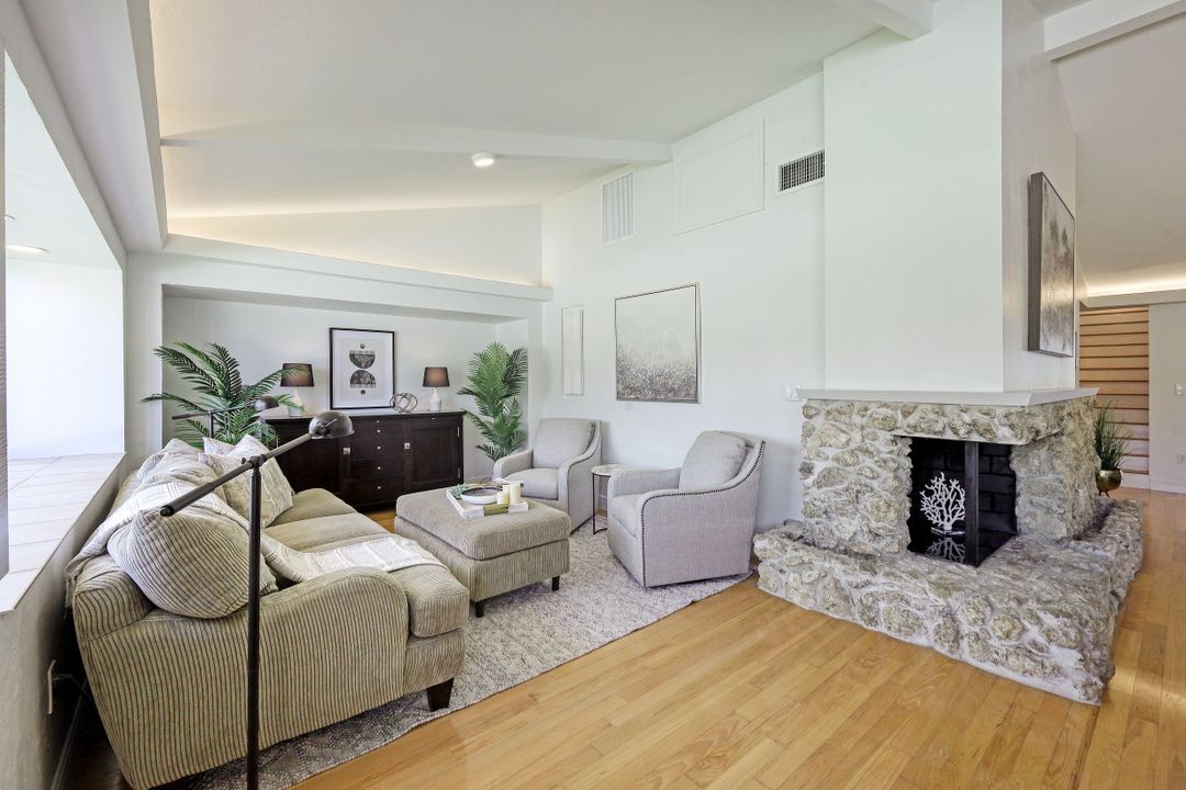 438 Lagoon Ave, Naples, FL 34108