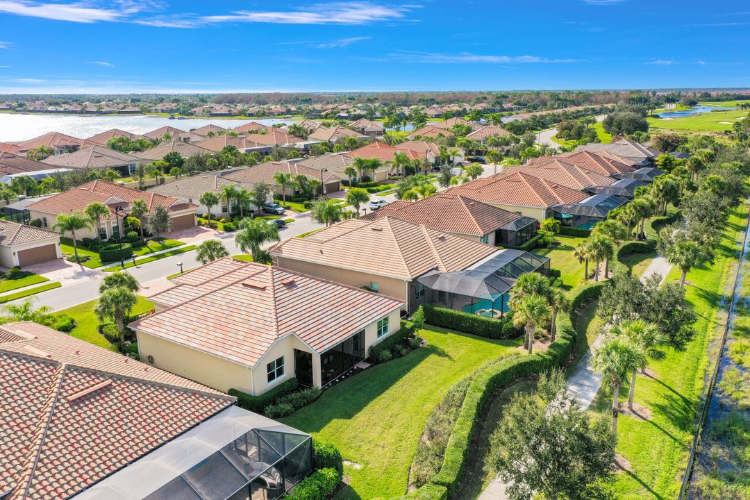 9319 Fieldstone Ln, Naples, FL 34120