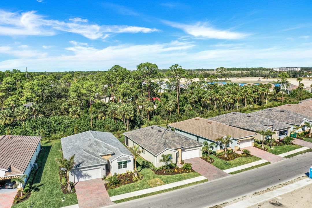 315 Tamarindo Ln, Naples, FL 34114