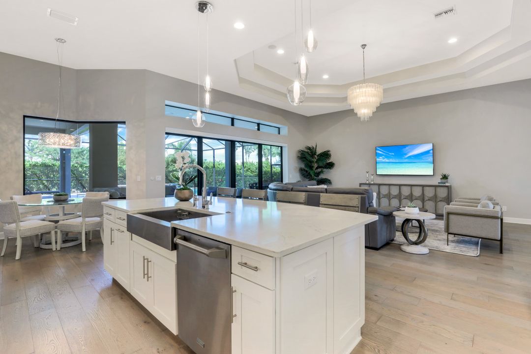 9018 Sorreno Ct, Naples, FL 34119