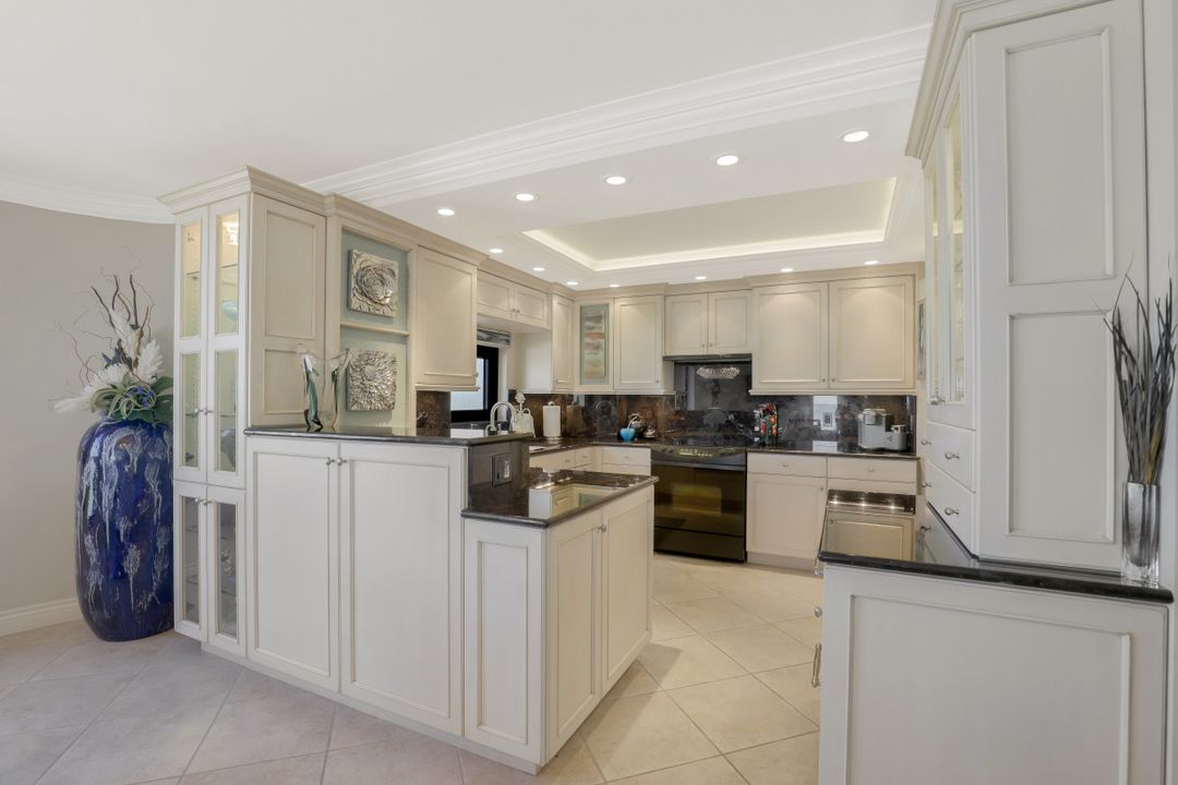 3215 Gulf Shore Blvd N #205, Naples, FL 34103