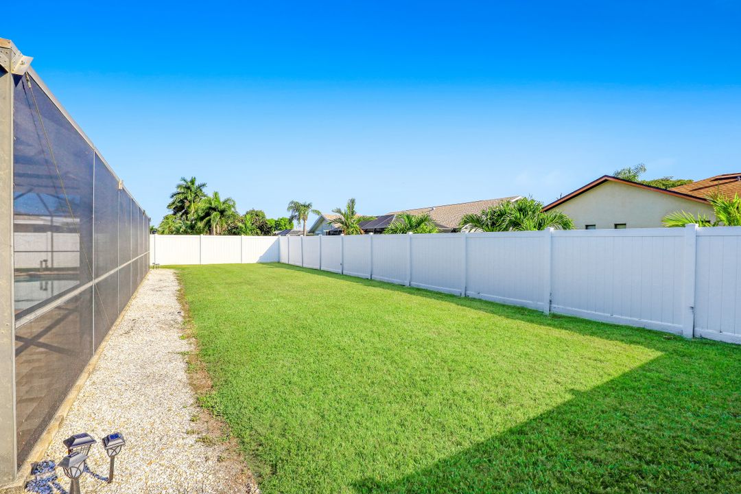 3923 SE 9th Ct, Cape Coral, FL 33904