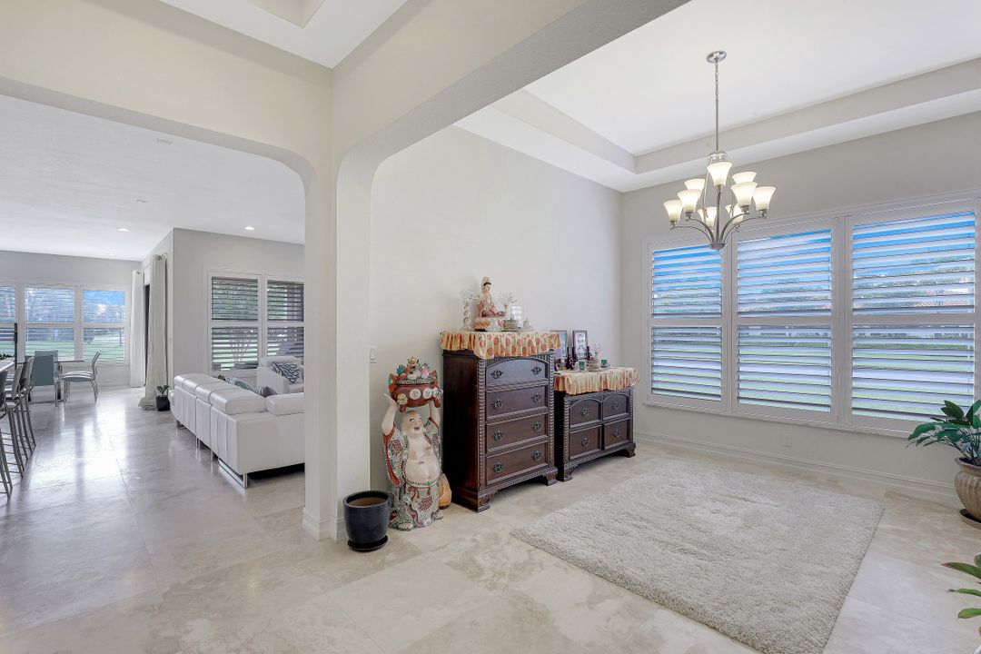 9256 Woodhurst Dr, Naples, FL 34120
