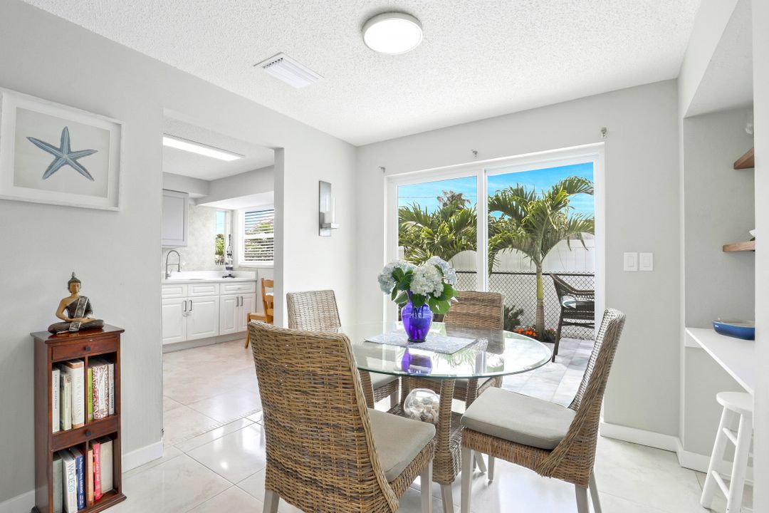 698 105th Ave N, Naples, FL 34108