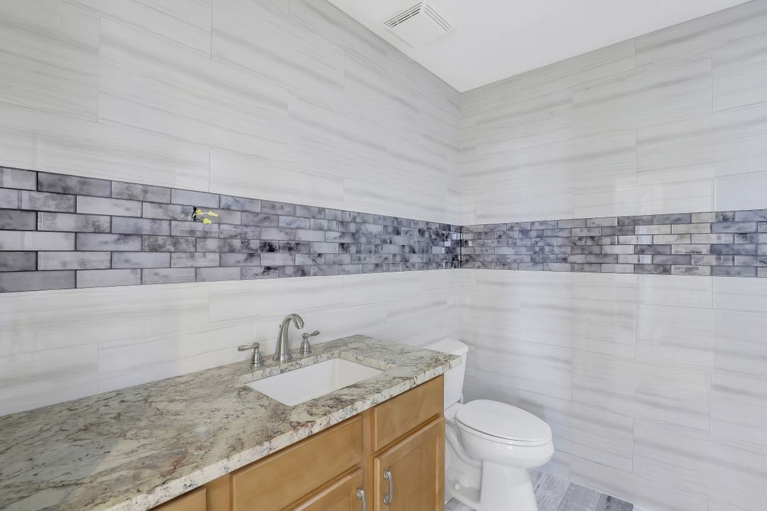 5793 Cape Harbour Dr #819, Cape Coral, FL 33914