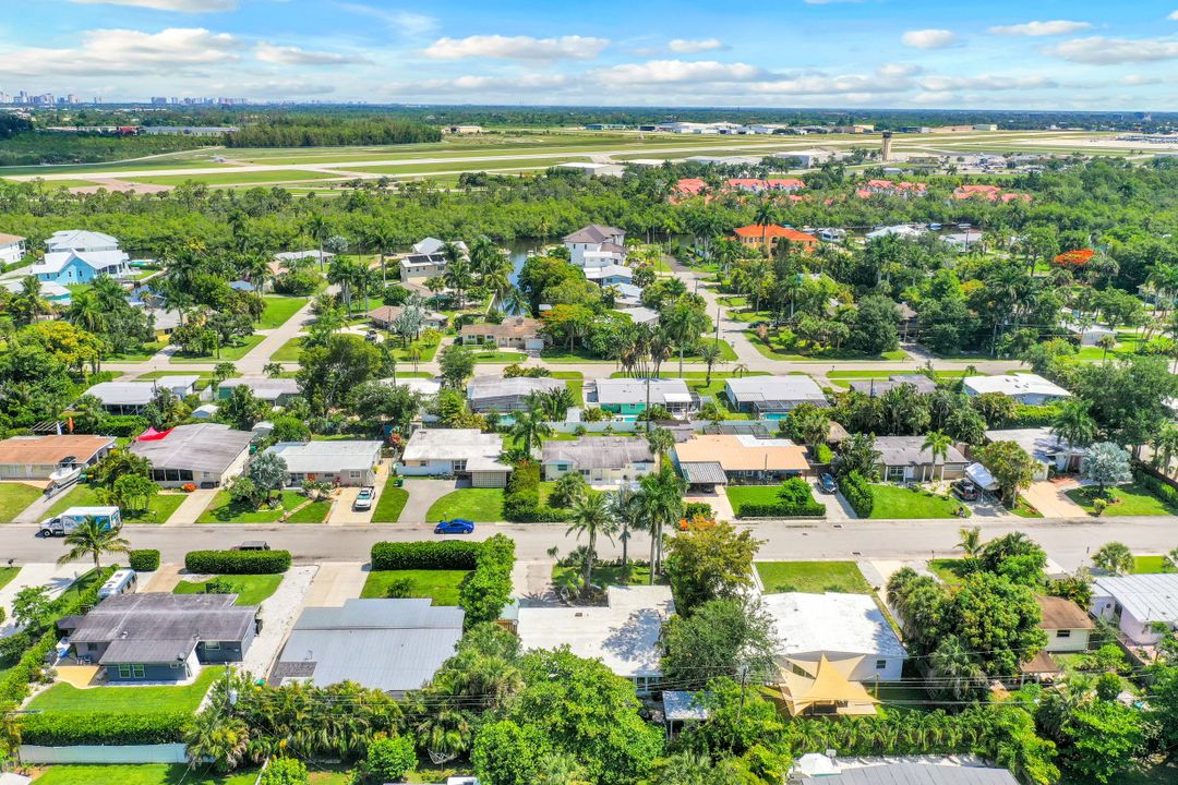 2070 Holiday Ln, Naples, FL 34104