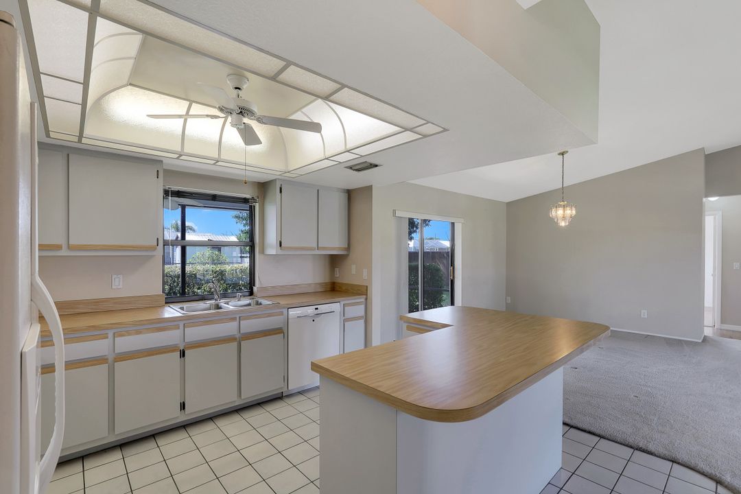 924 SE 15th St, Cape Coral, FL 33990