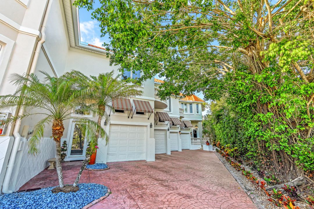 1305 Curlew Ave, Naples, FL 34102