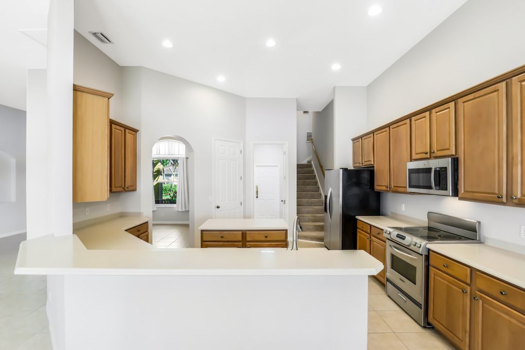 2227 Grove Dr, Naples, FL 34120