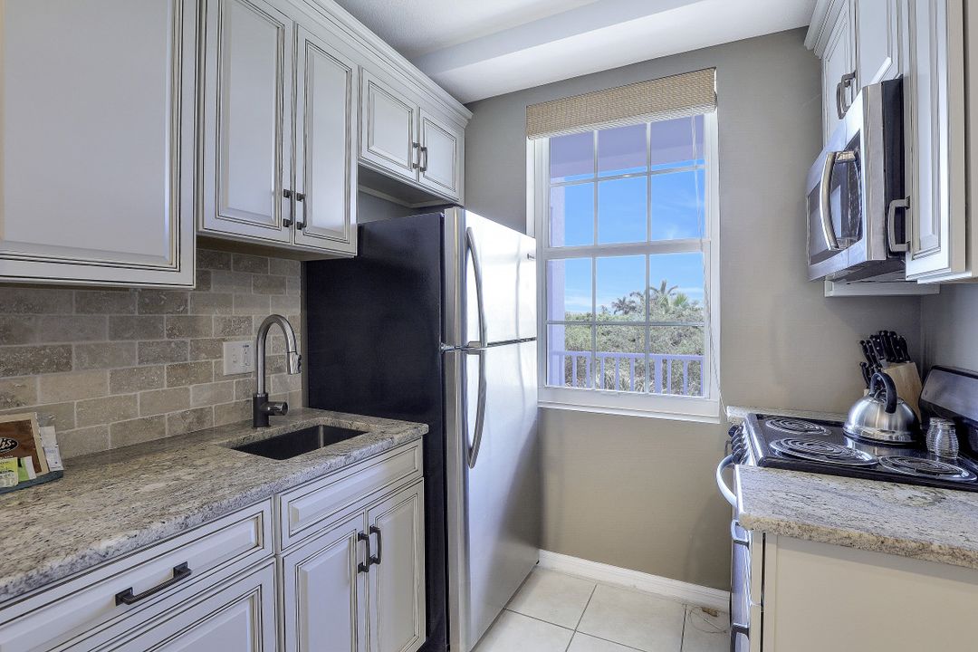 160 Palm St #302, Marco Island, FL 34145