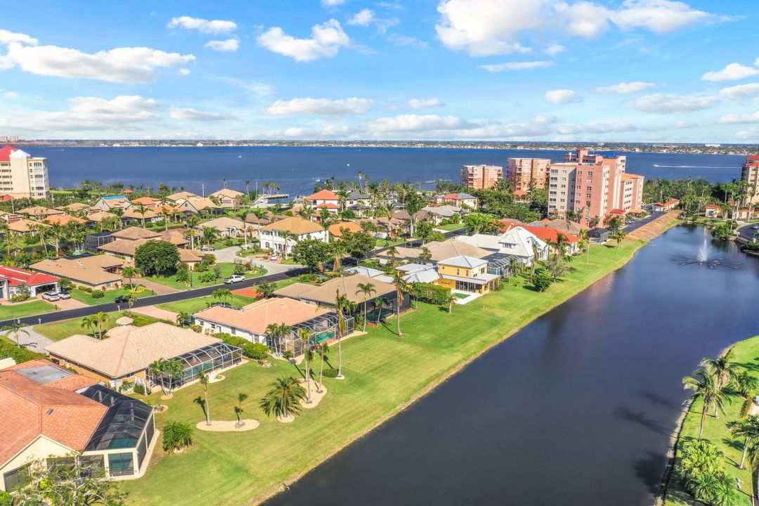 14921 Laguna Dr, Fort Myers, FL 33908