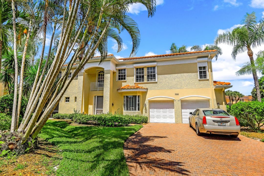 700 Lambiance Cir Apt 101, Naples, FL 34108