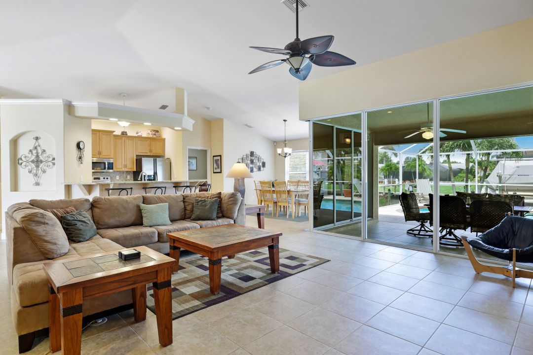 5241 Stratford Ct, Cape Coral, FL 33904