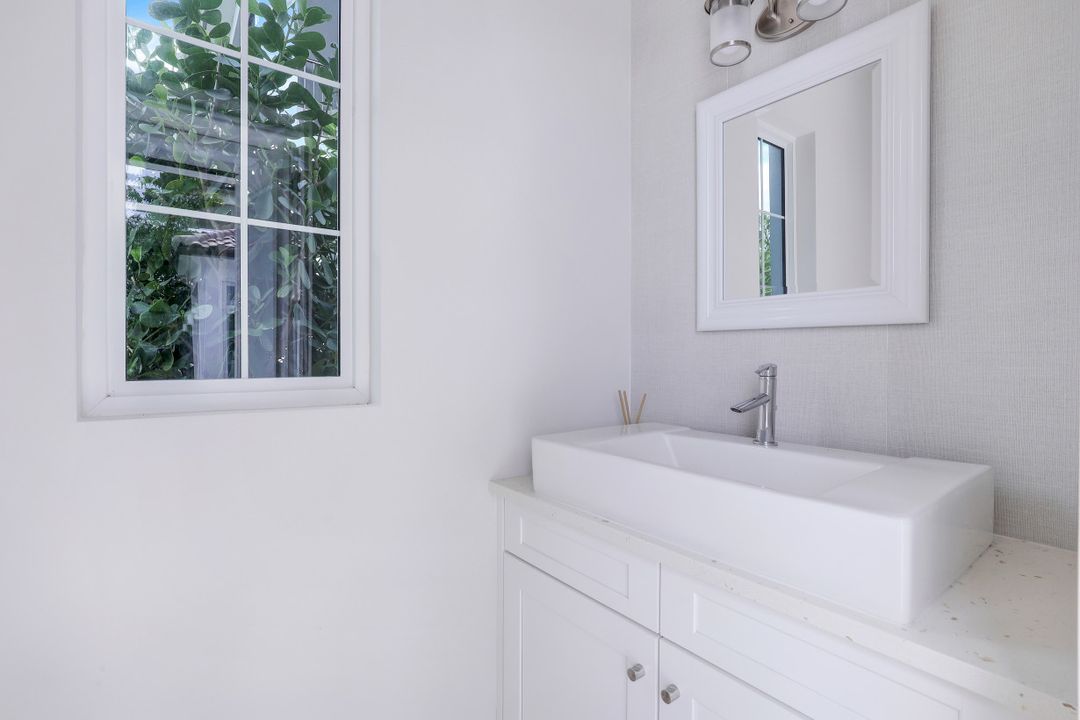 16373 Corsica Way, Naples, FL 34110