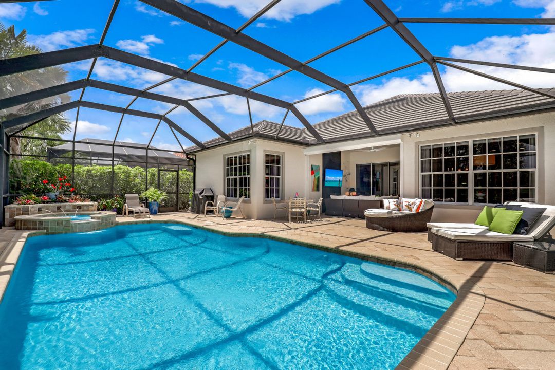 9150 Quartz Ln, Naples, FL 34120