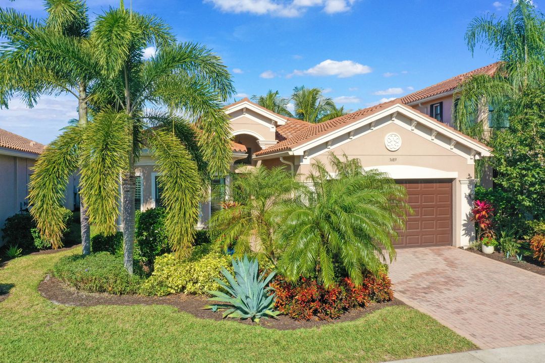 3689 Pleasant Springs Dr, Naples, FL 34119