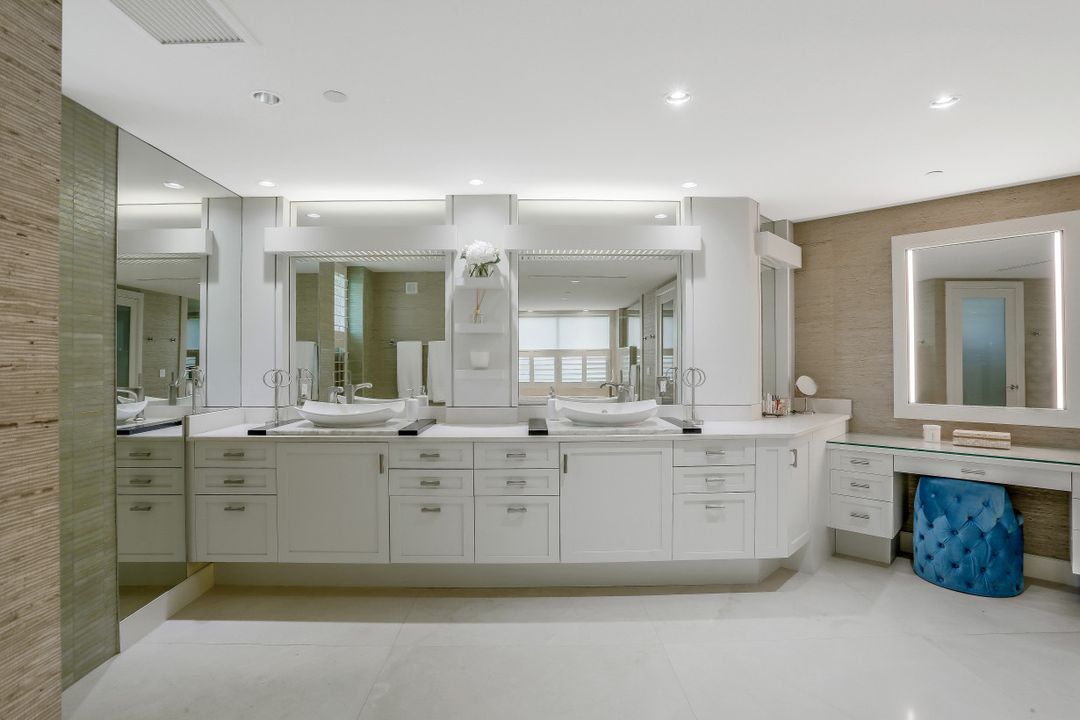 11125 Gulf Shore Dr #701, Naples, FL 34108