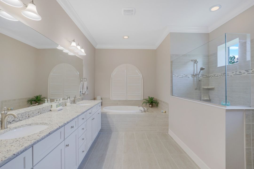 9273 Quarry Dr, Naples, FL 34120