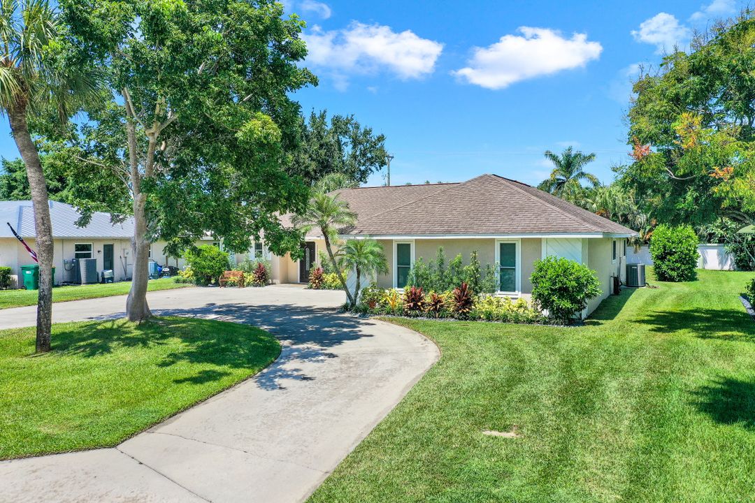 10430 Windsor Way, Naples, FL 34109