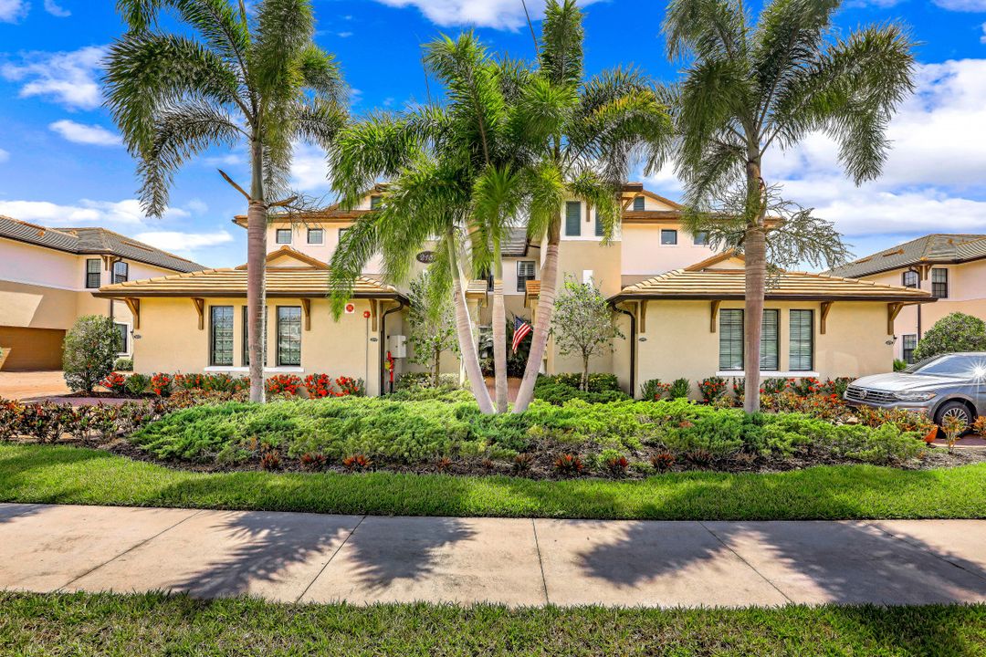 2181 Frangipani Cir  #201, Naples, FL 34120