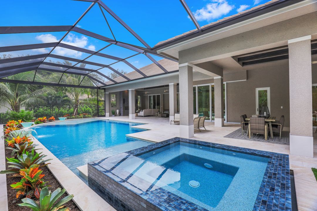 4490 Wayside Dr, Naples, FL 34119