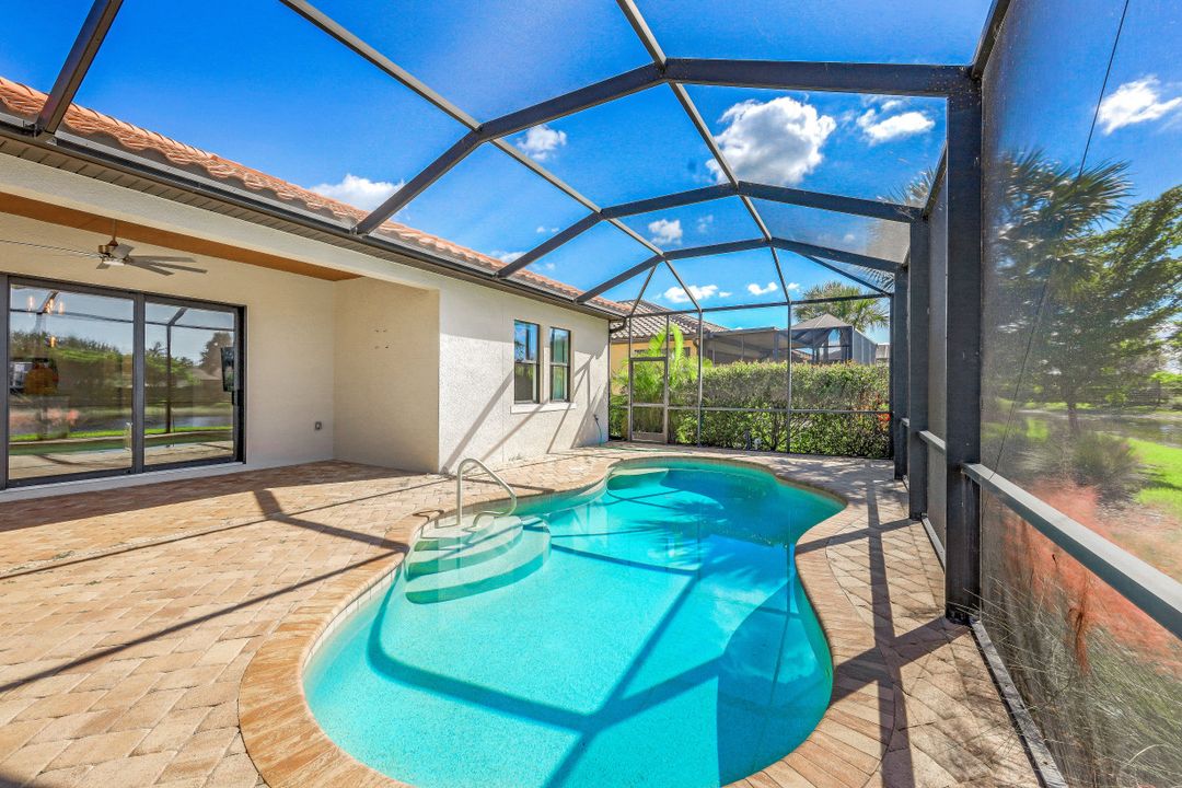 4098 Raffia Dr, Naples, FL 34119