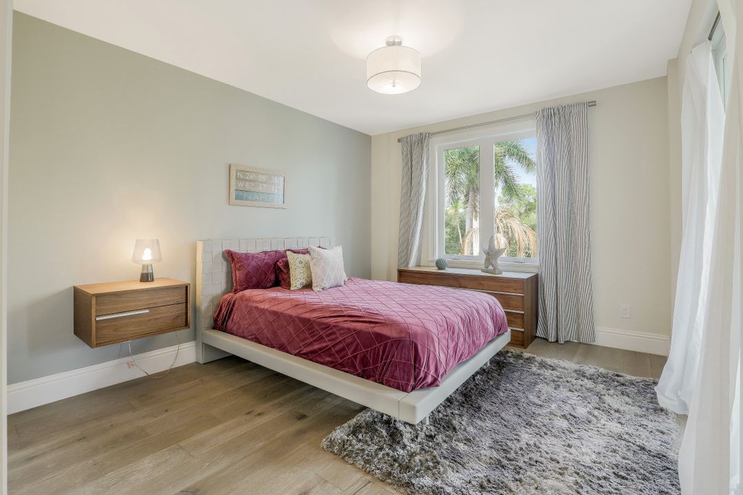 875 9th St S #PH, Naples, FL 34102