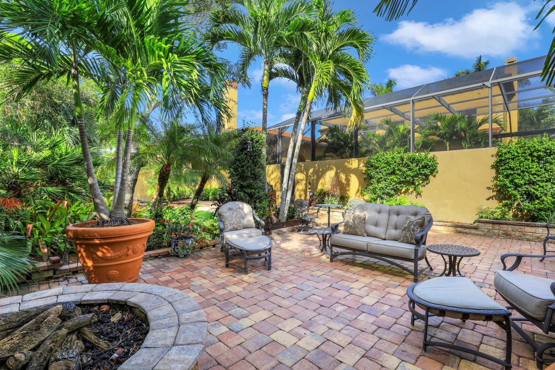 353 Chancery Cir, Naples, FL 34110