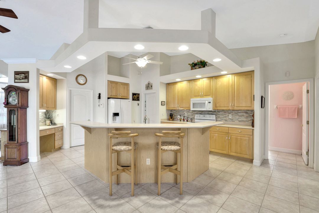 2709 SW 37th St, Cape Coral, FL 33914