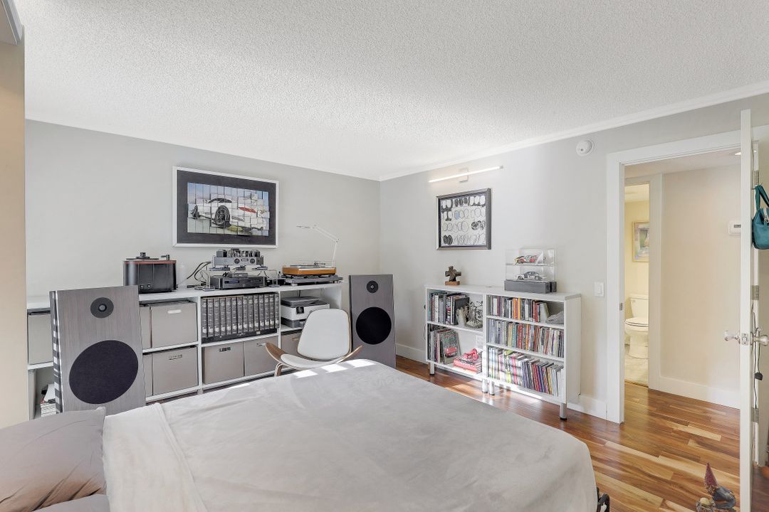 3300 Gulf Shore Blvd N #103, Naples, FL 34103