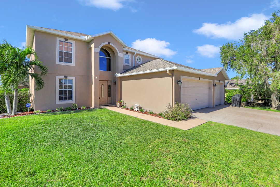 1220 NE 4th Pl, Cape Coral, FL 33909