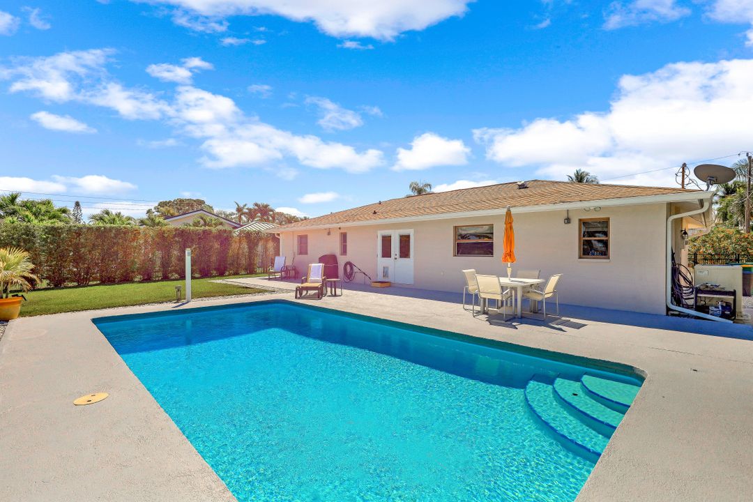 207 6th St, Bonita Springs, FL 34134