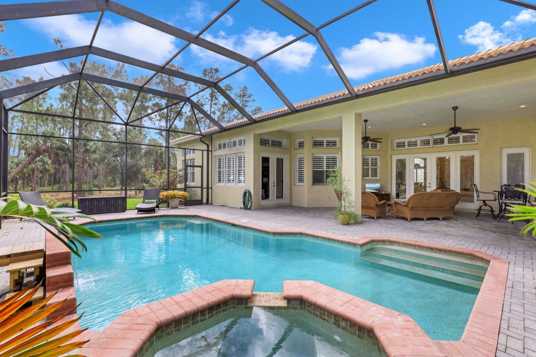 562 14th St SE, Naples, FL 34102