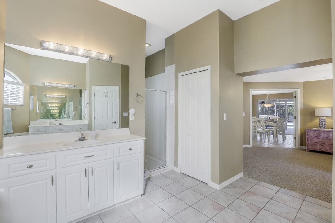 5261 Nautilus Dr, Cape Coral, FL 33904