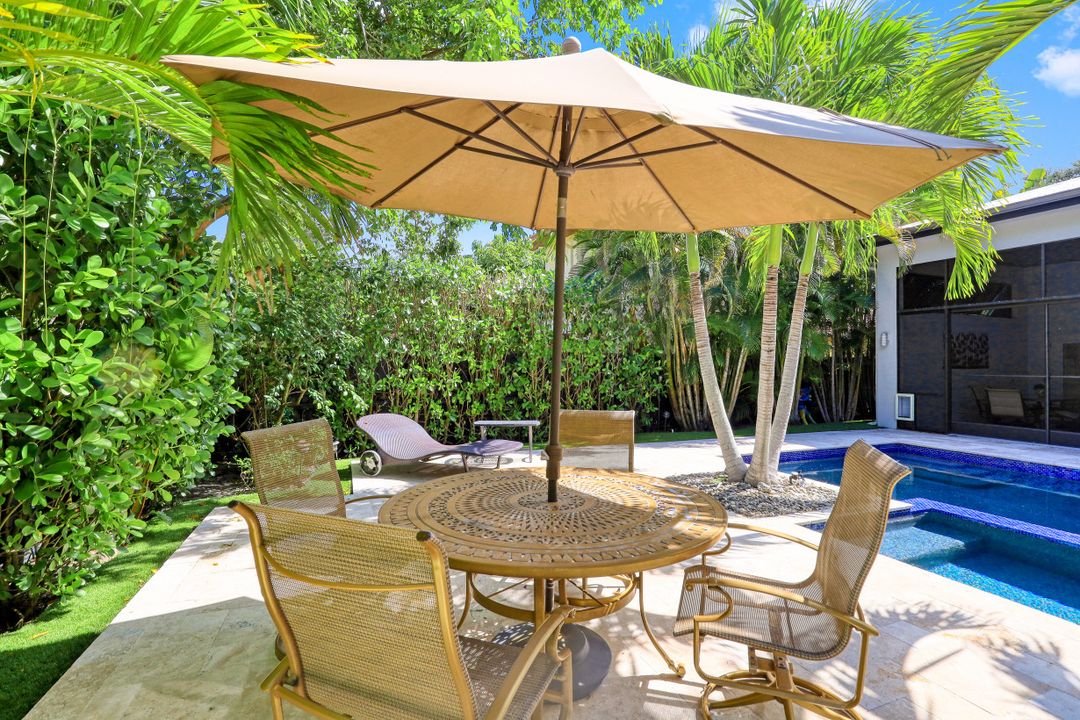 1199 9th Ave N, Naples, FL 34102