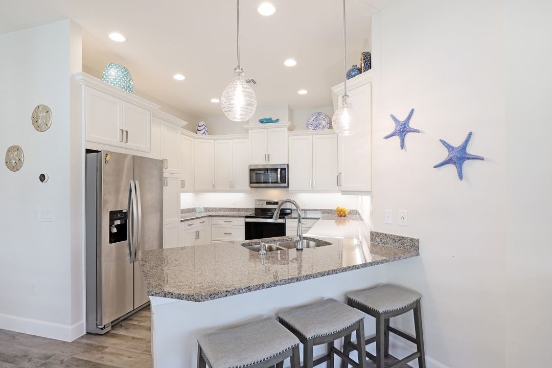 5855 Haiti Dr, Naples, FL 34112