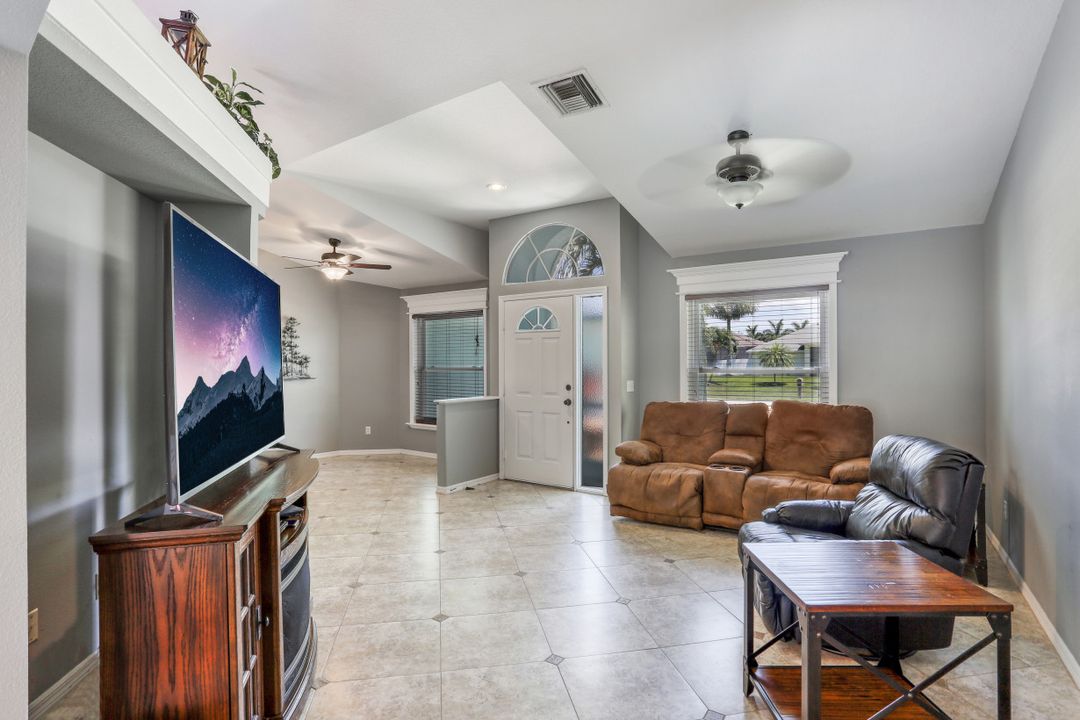 1904 SW 54th Ln, Cape Coral, FL 33914