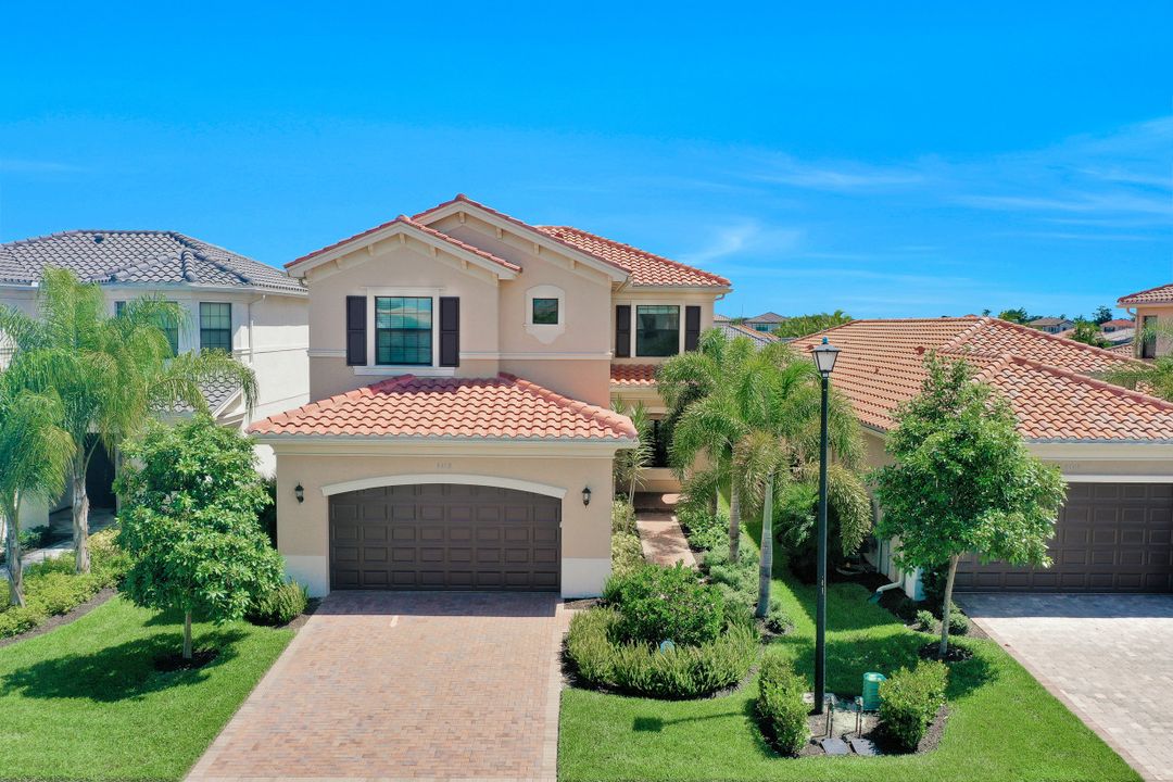 4489 Aurora St, Naples, FL 34119