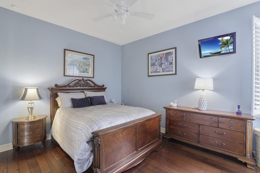 467 Saddlebrook Ln, Naples, FL 34110