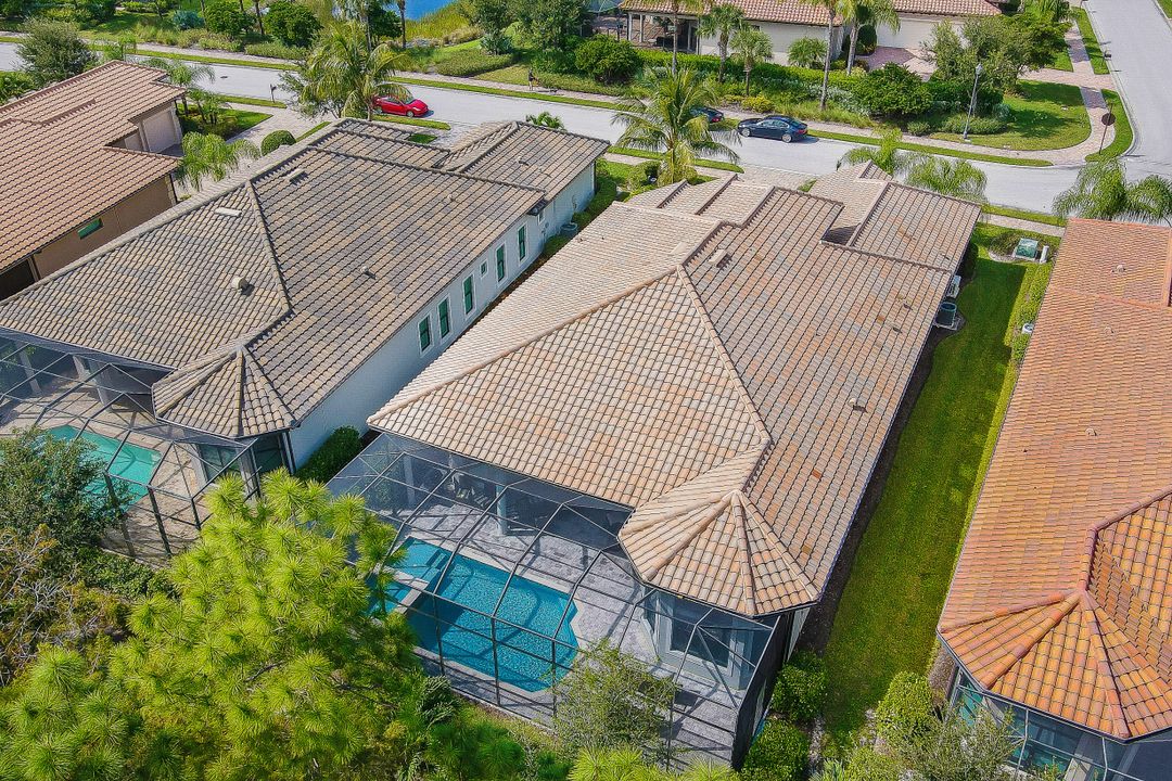 7497 Lantana Cir, Naples, FL 34119