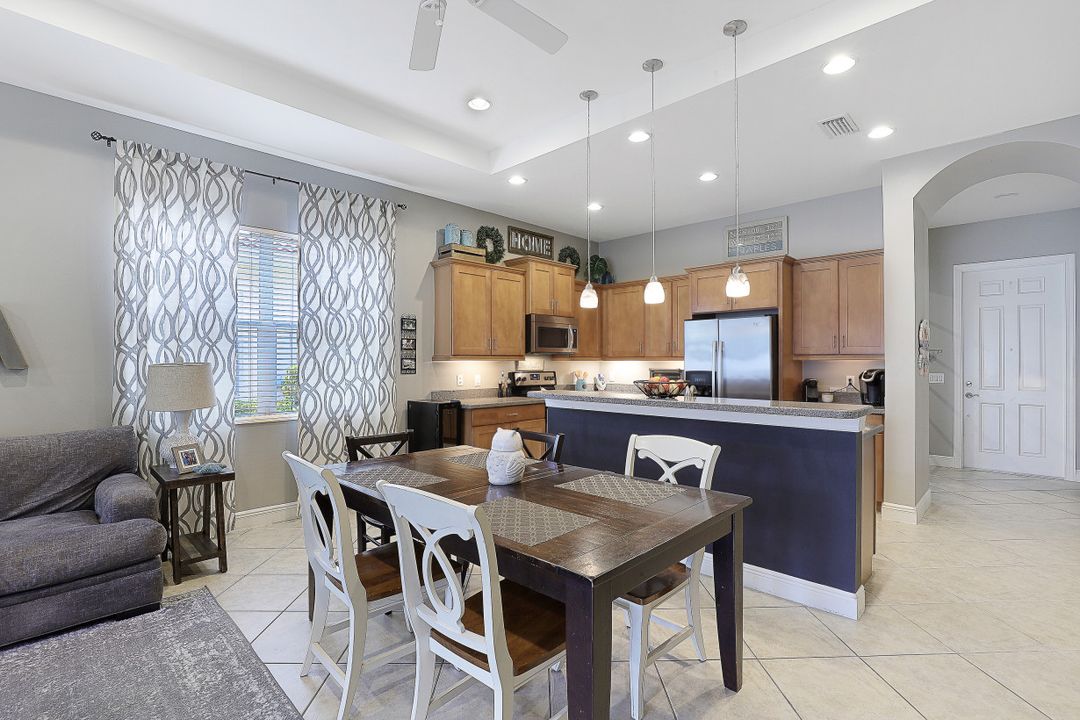 13484 Cambridge Ln, Naples, FL 34109