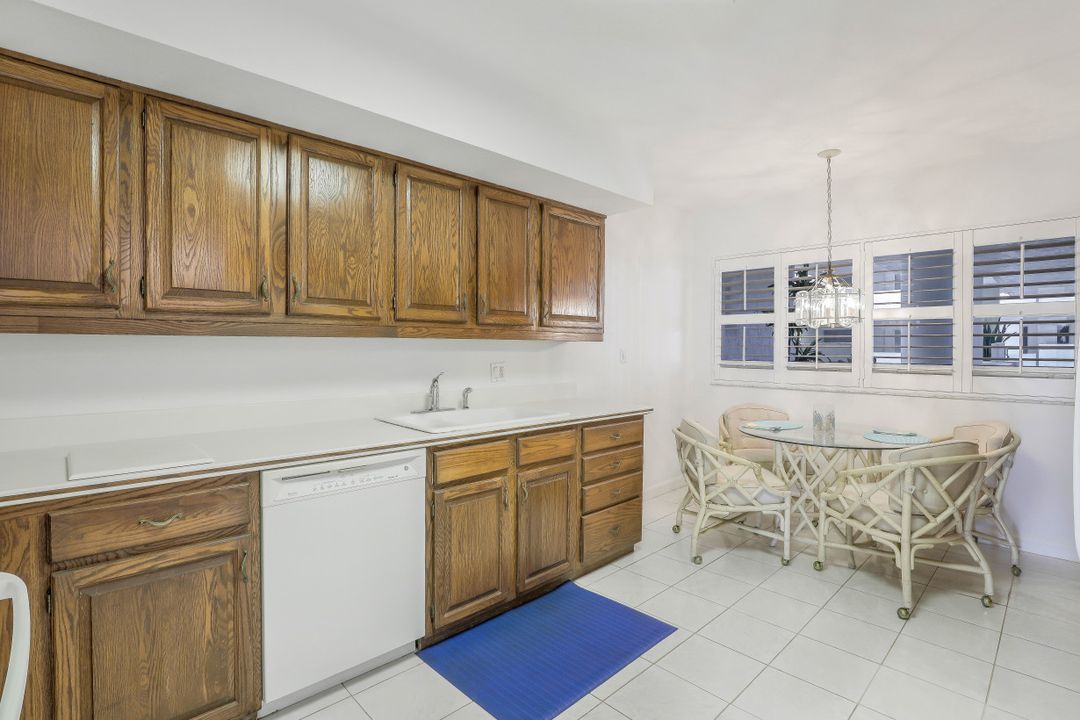 4051 Gulf Shore Blvd N #1105, Naples, FL 34103