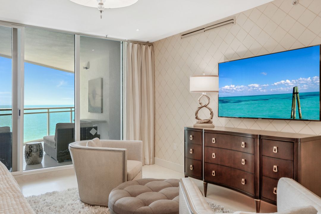 11125 Gulf Shore Dr #701, Naples, FL 34108