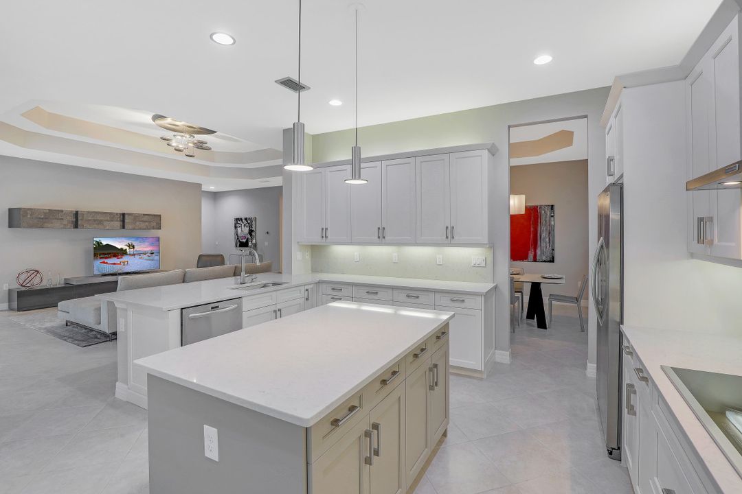 2998 Cinnamon Bay Cir, Naples, FL 34119