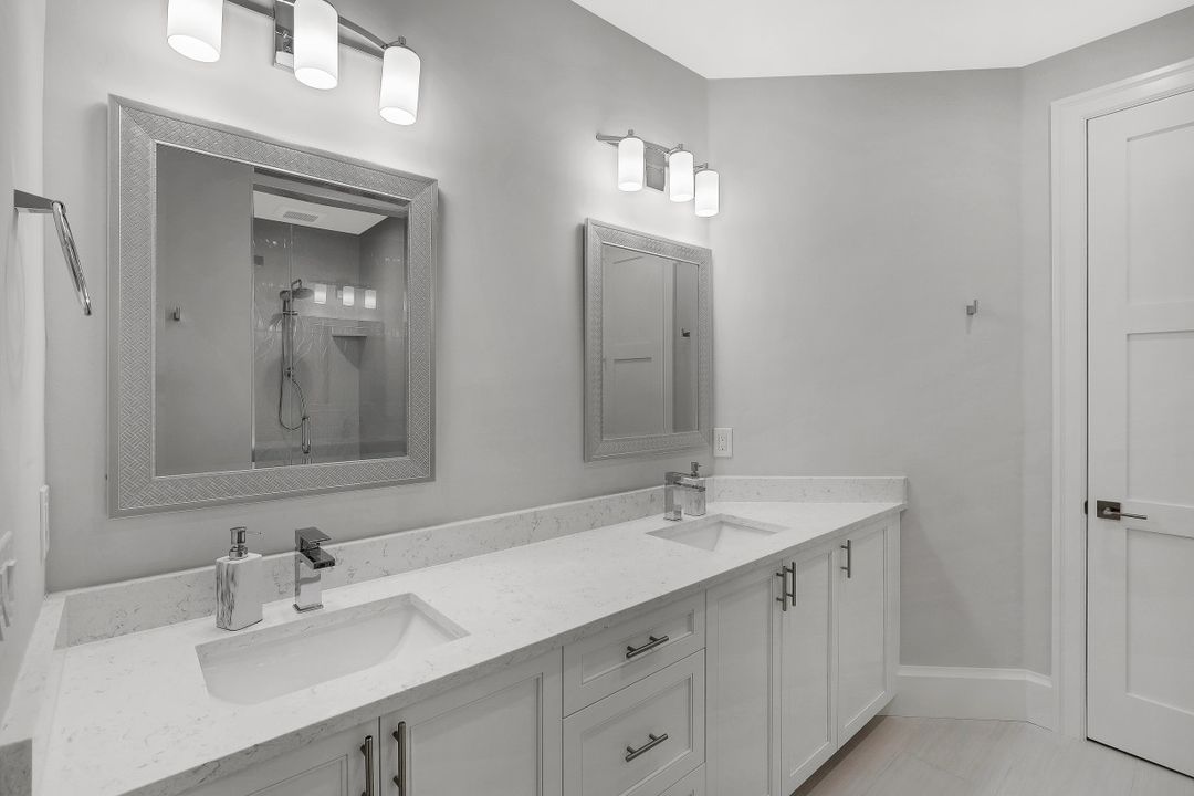 4501 Silver Fox Dr, Naples, FL 34119