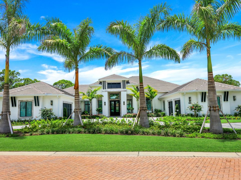 359 Warwick Way, Naples, FL 34110