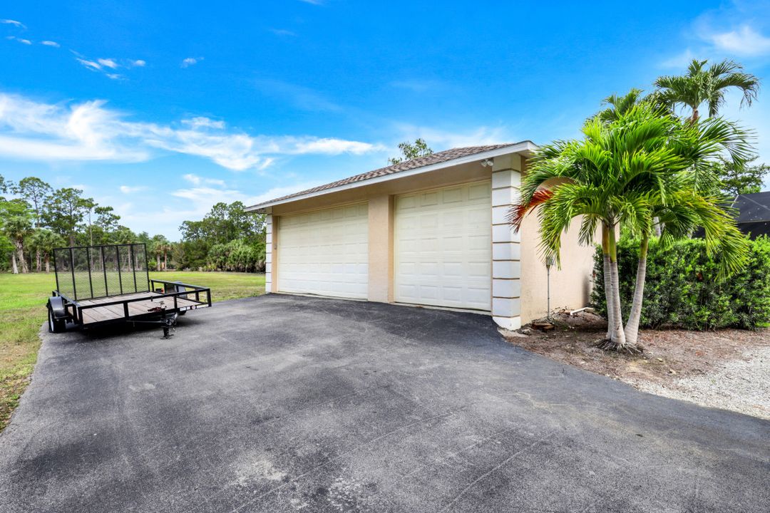 1941 Oakes Blvd, Naples, FL 34119