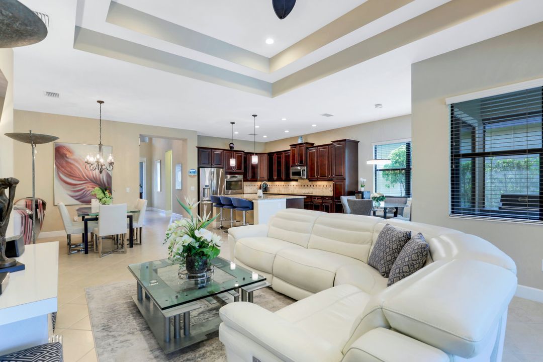 9097 Isla Bella Cir, Bonita Springs, FL 34135